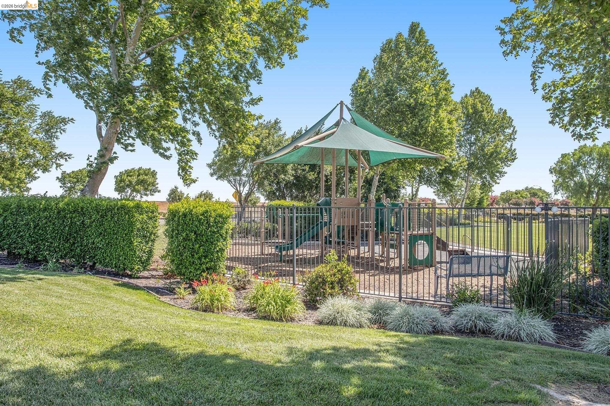 527 Peyton Ct