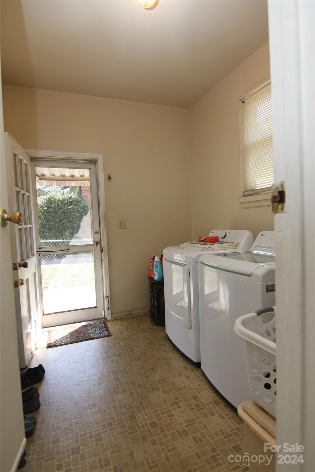 3937 Tamerlane Drive