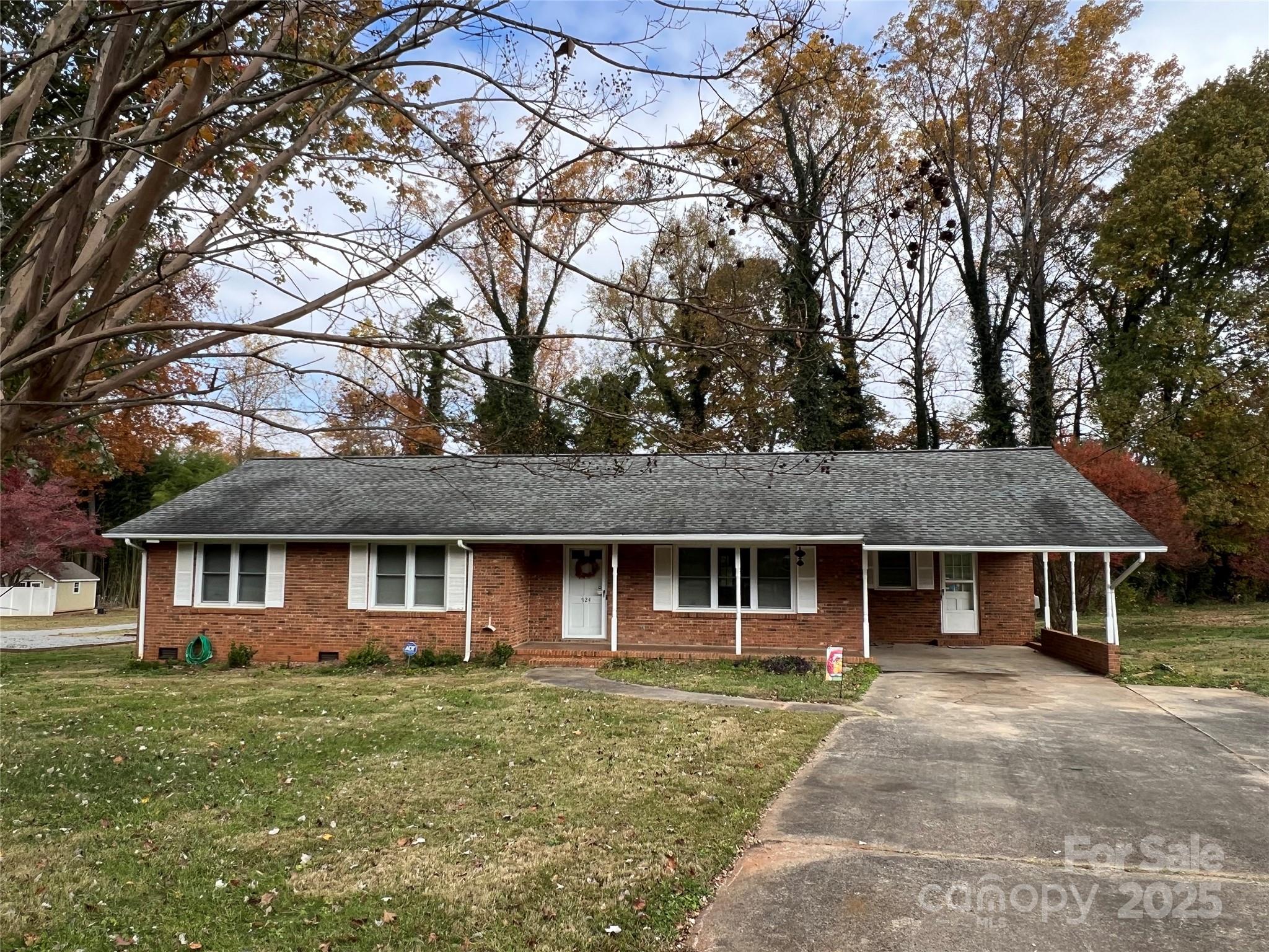924 Rollingwood Drive
