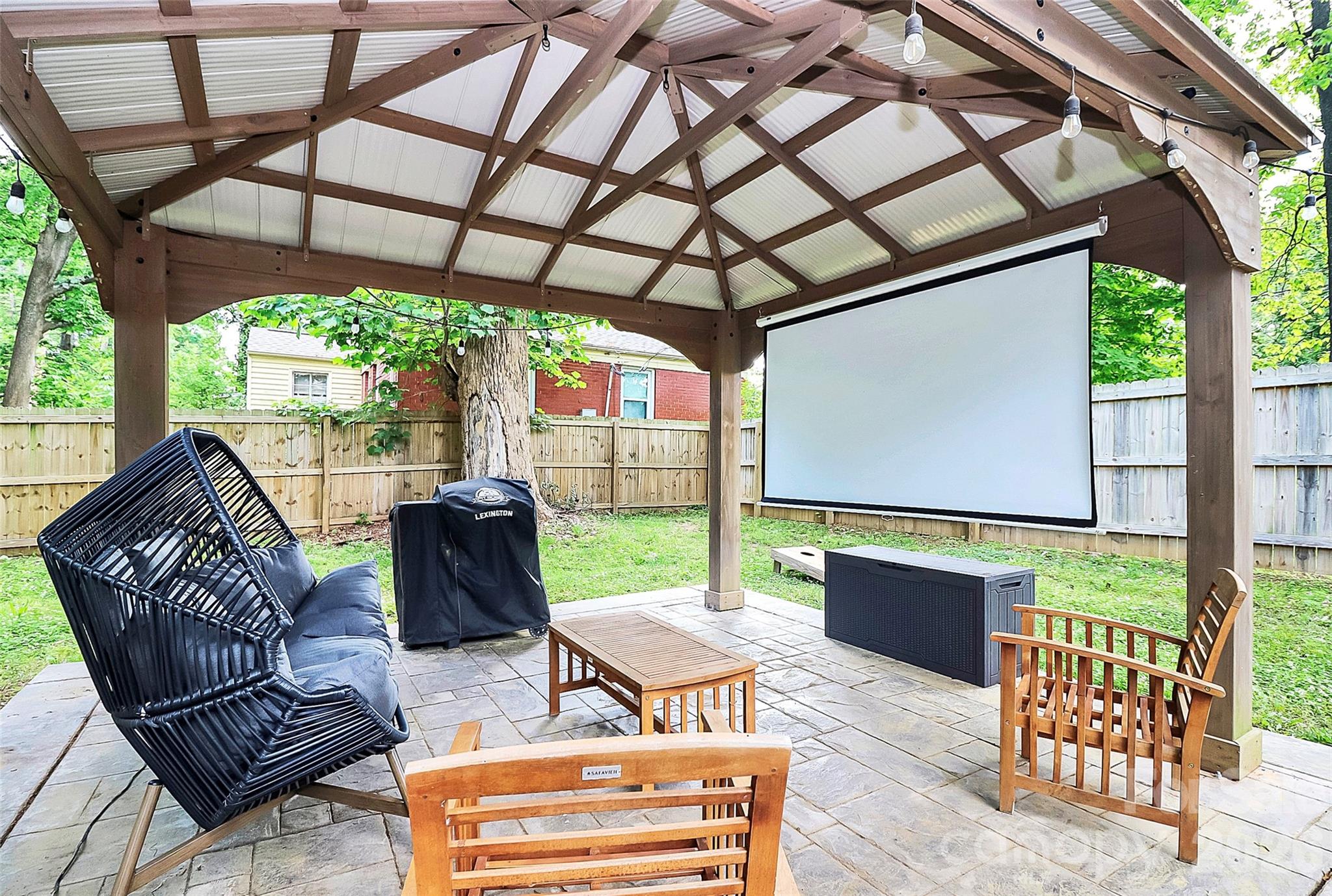 3021 Dogwood Avenue