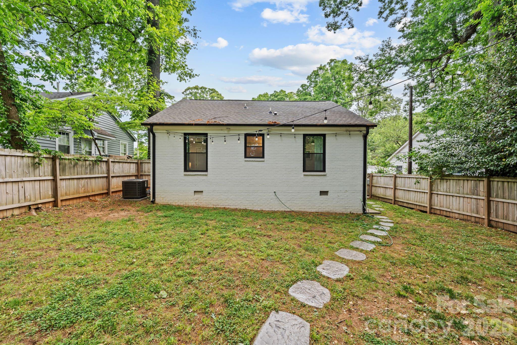 3021 Dogwood Avenue