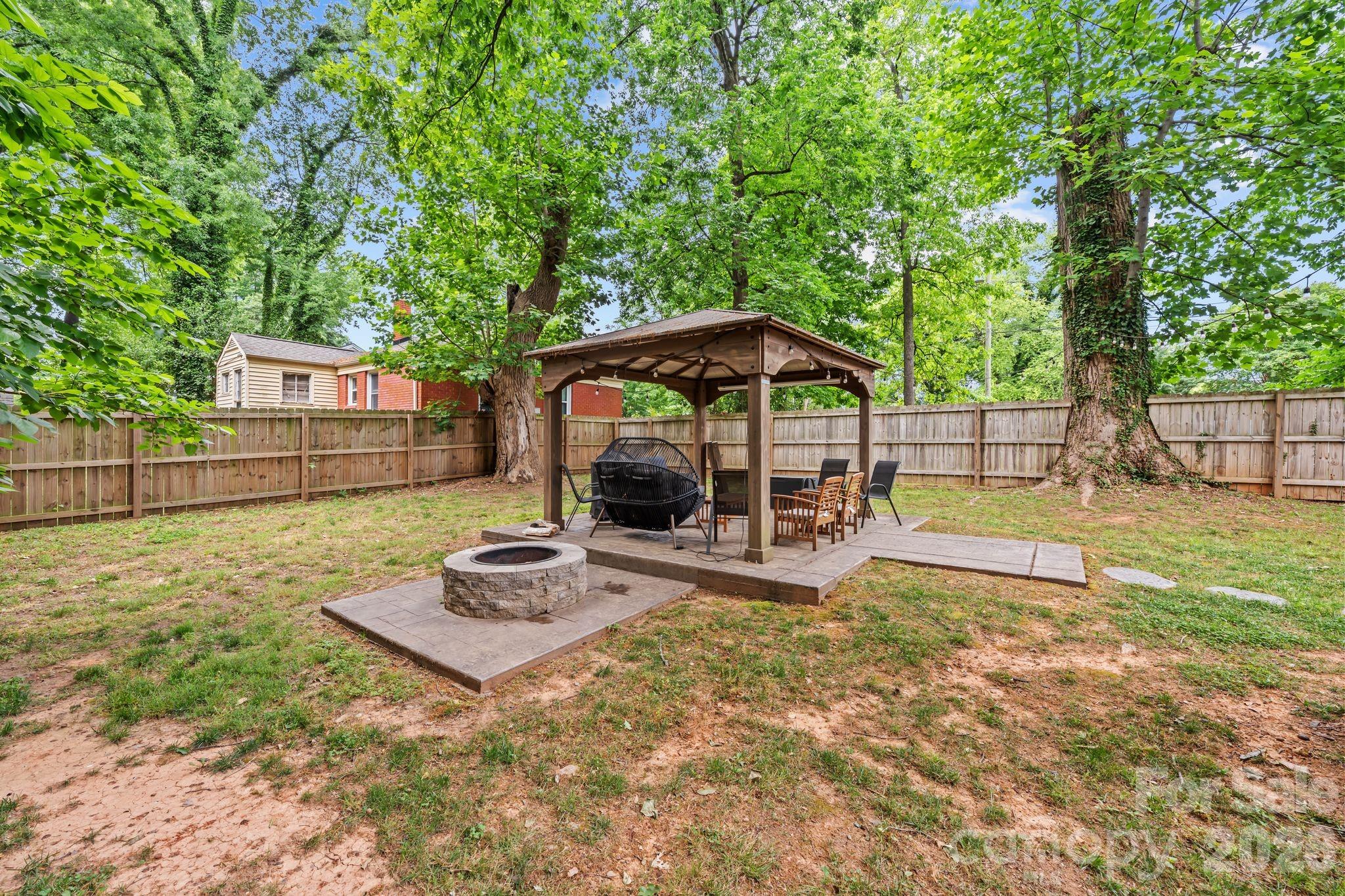 3021 Dogwood Avenue