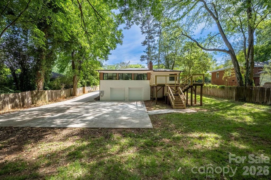 911 E Woodlawn Road