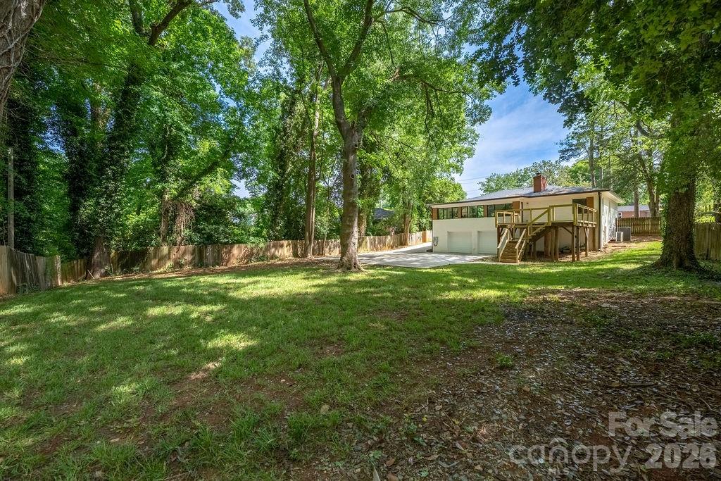 911 E Woodlawn Road