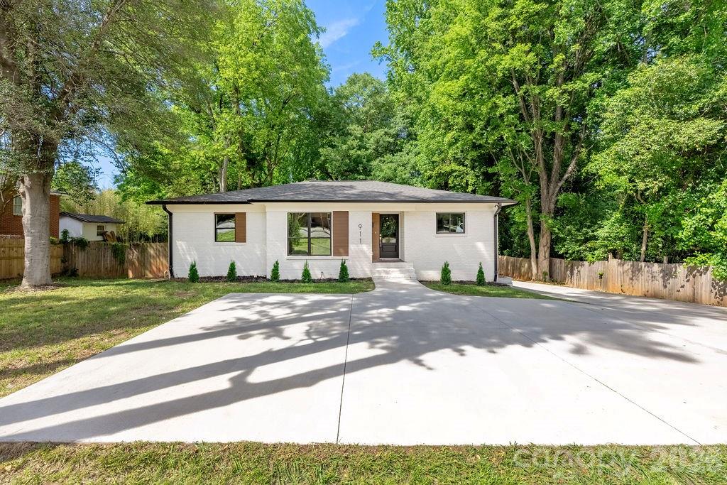 911 E Woodlawn Road