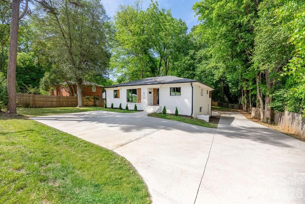 911 E Woodlawn Road