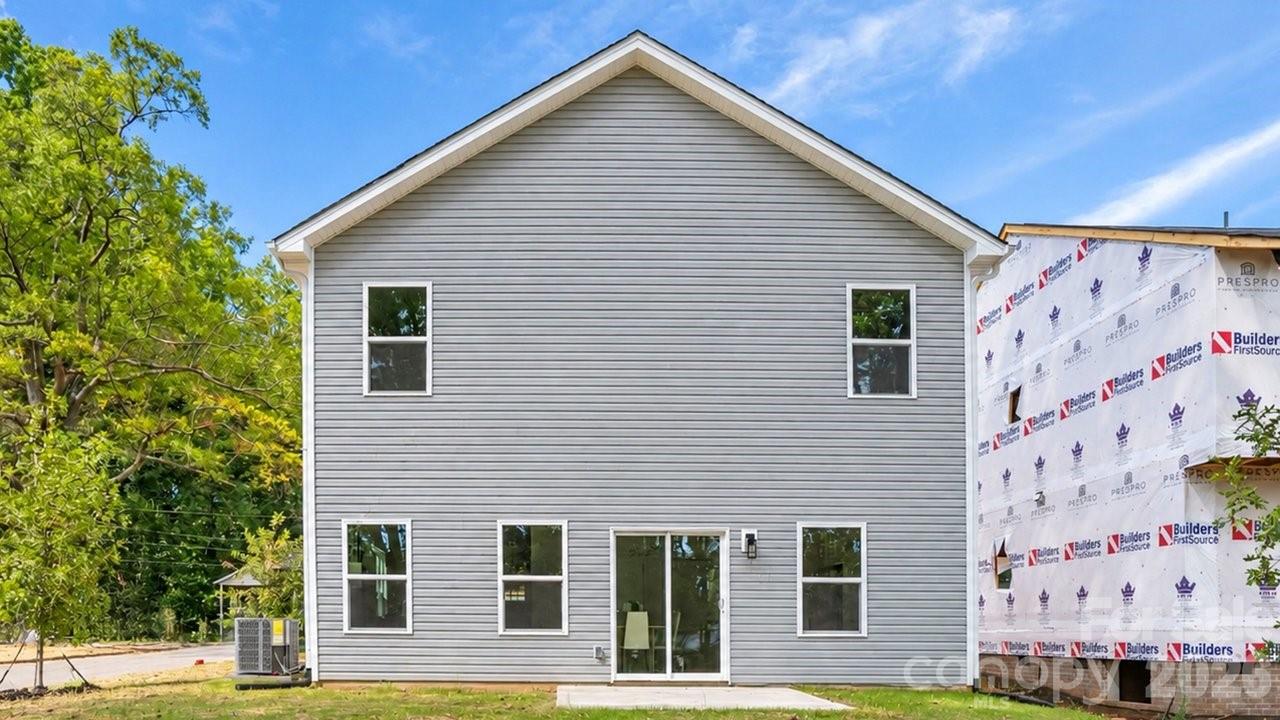 727 Key Street W