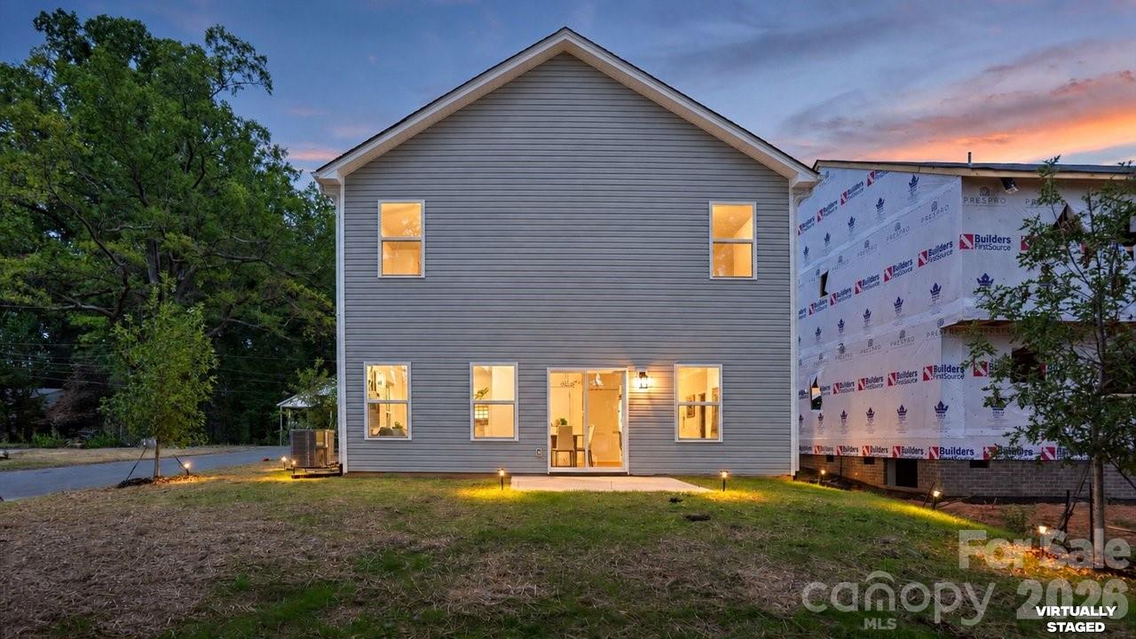 727 Key Street W