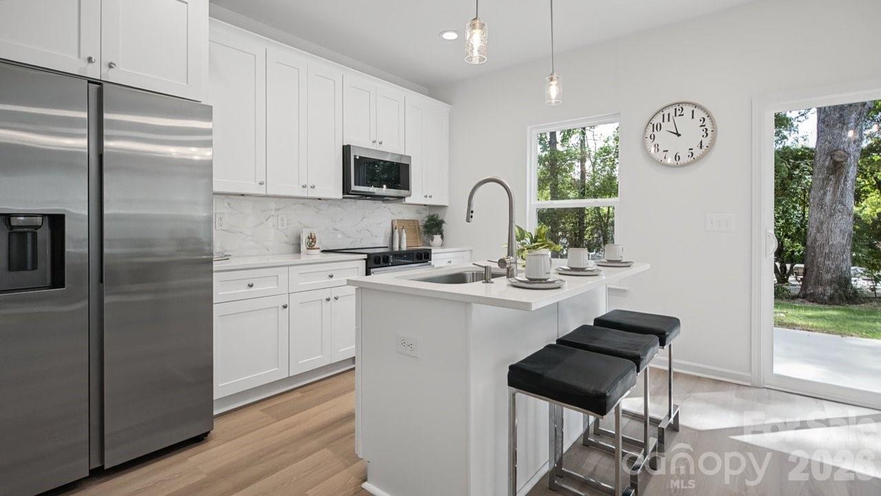 727 Key Street W