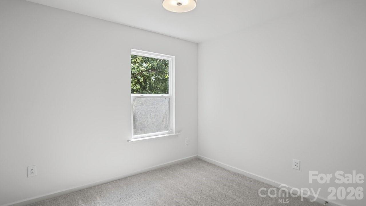 727 Key Street W