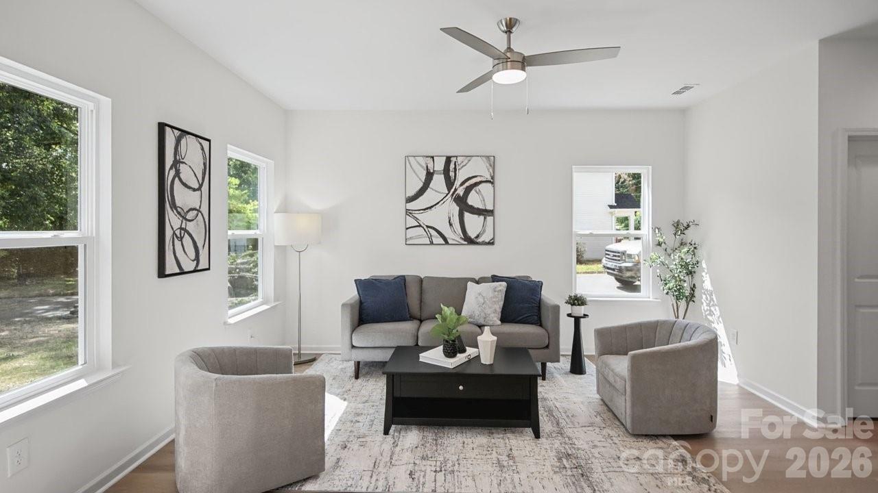 727 Key Street W