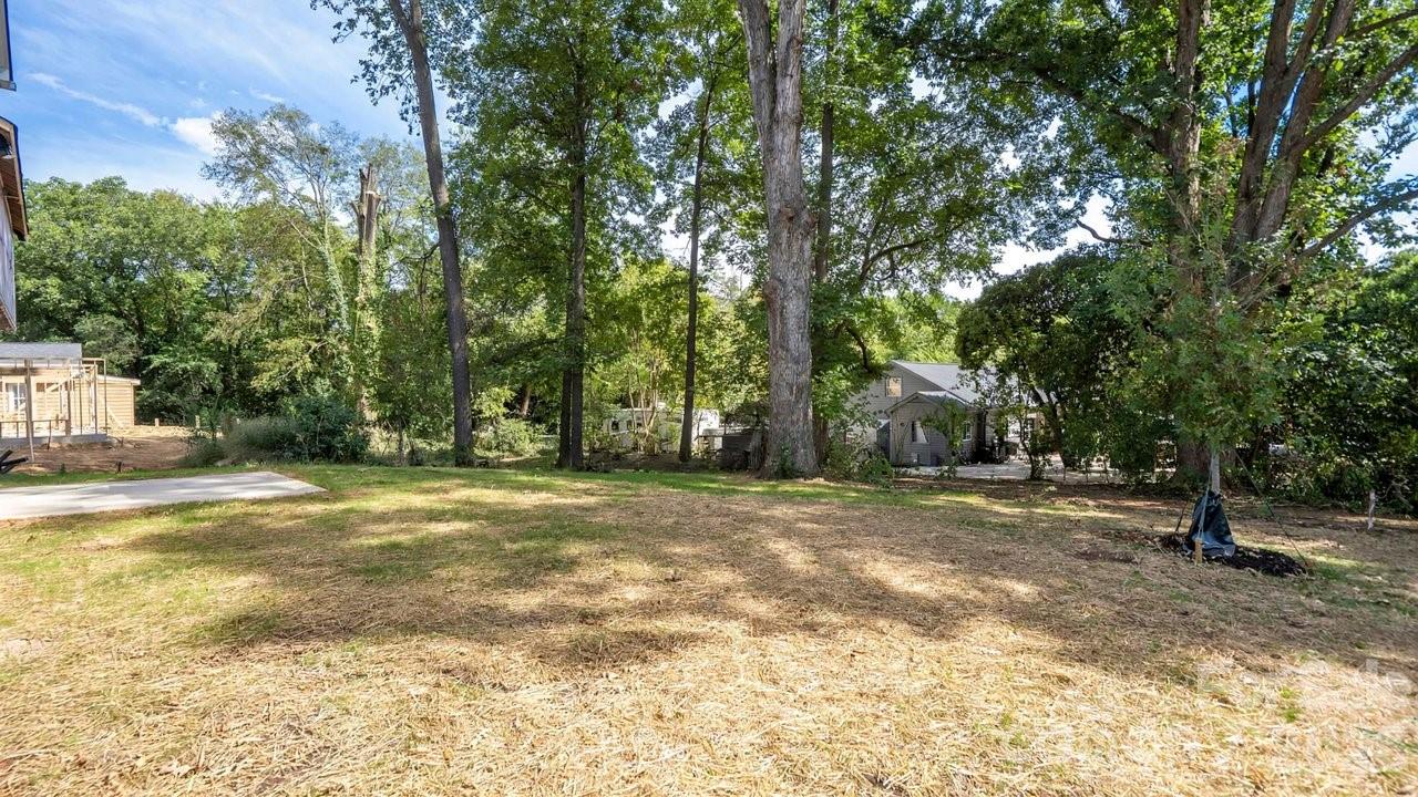 727 Key Street W