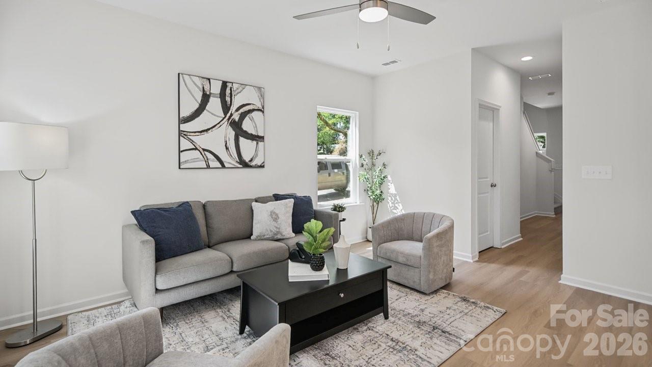 727 Key Street W