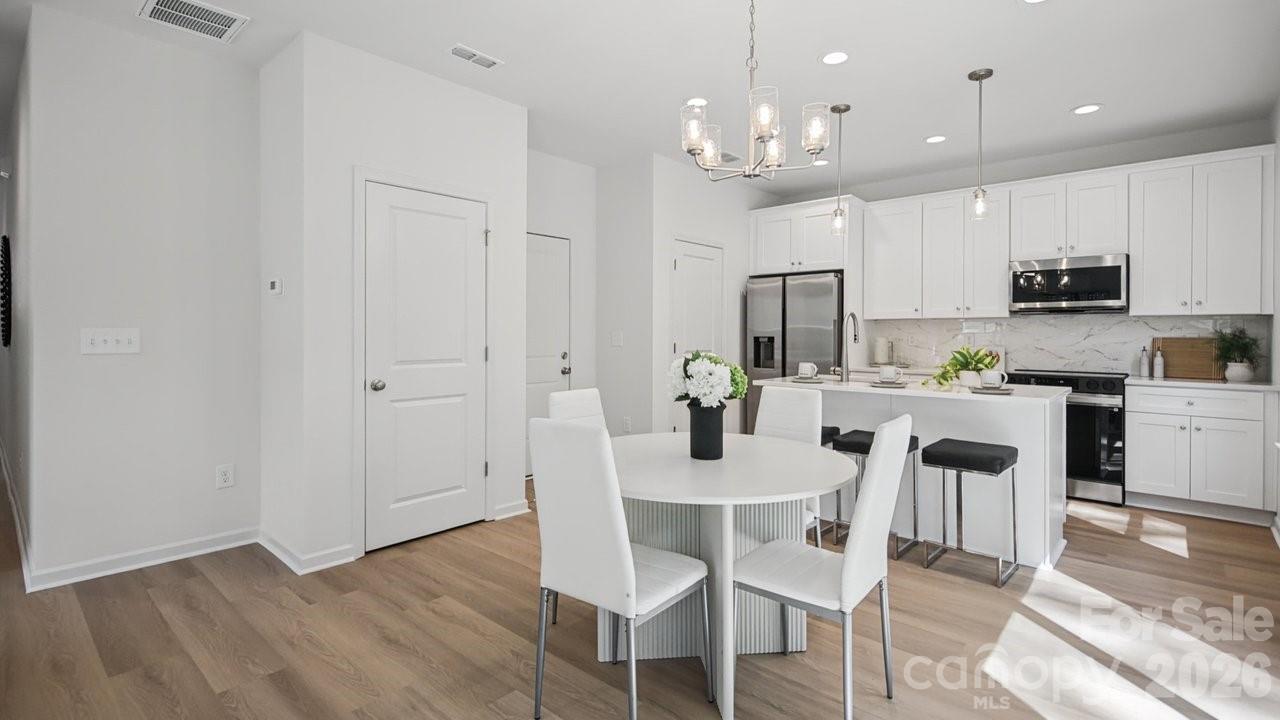 727 Key Street W