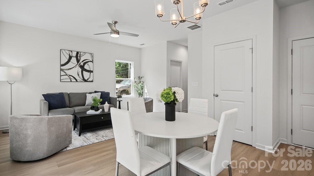 727 Key Street W