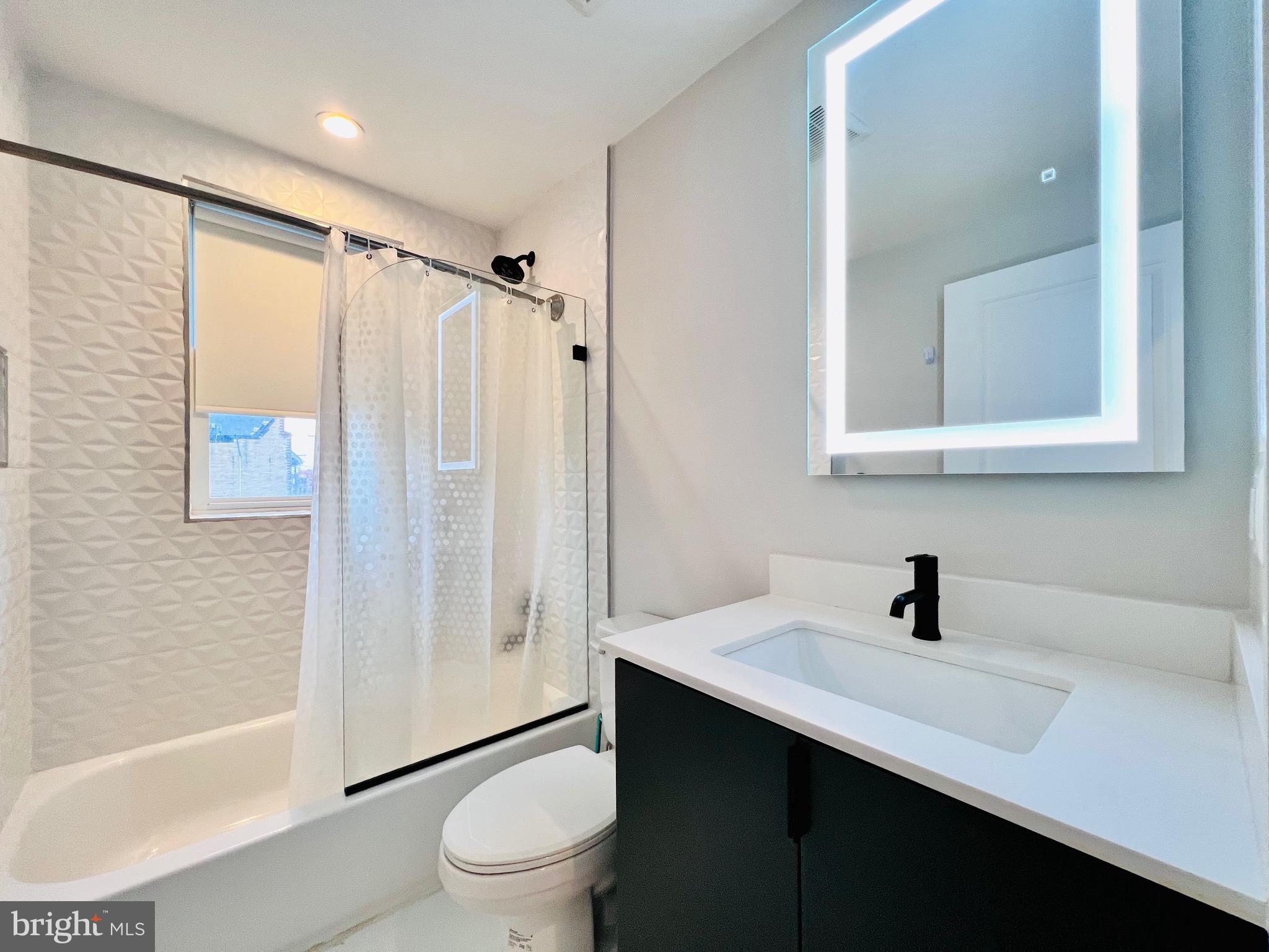 839 Kennedy St NW #208