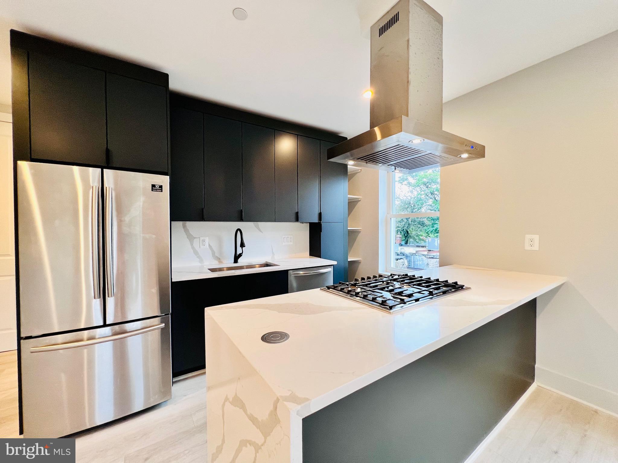 839 Kennedy St NW #208