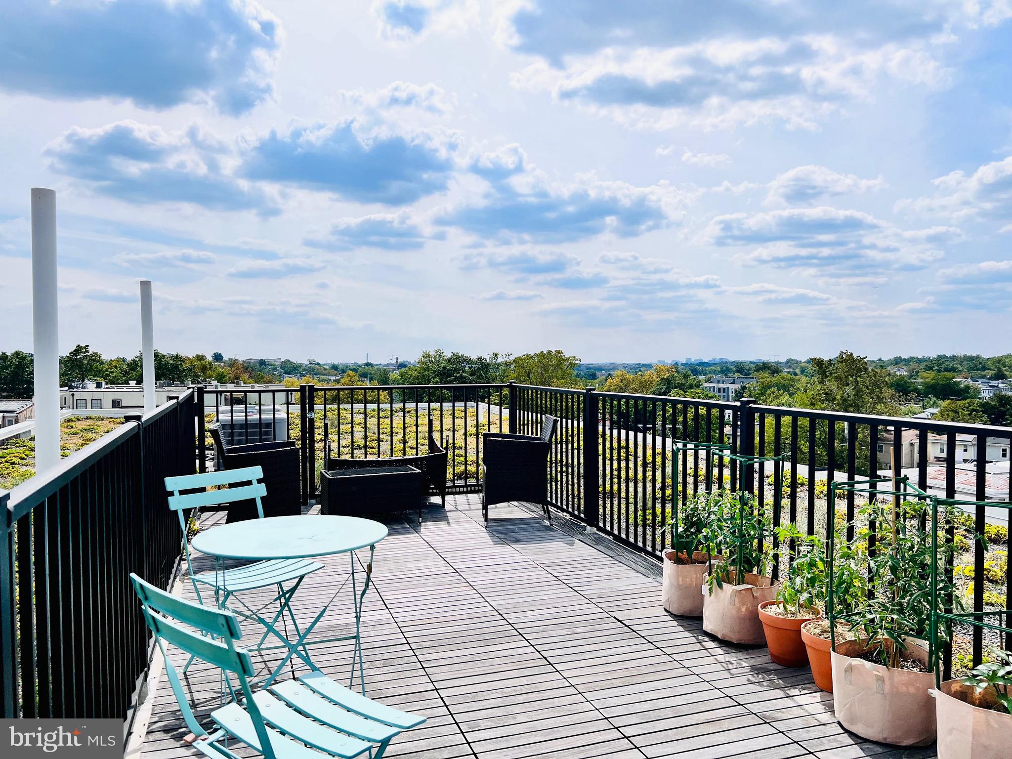 839 Kennedy St NW #208