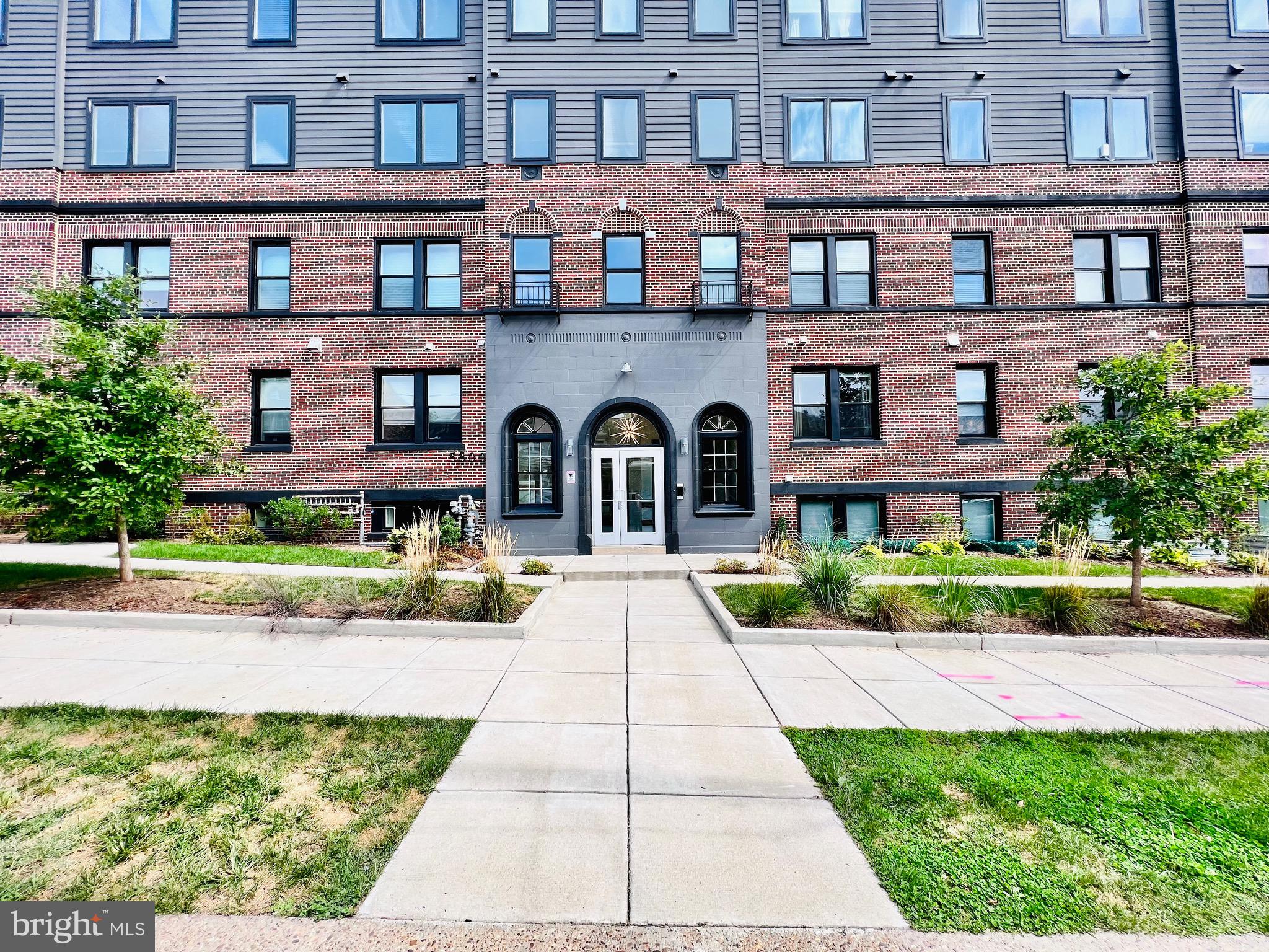 839 Kennedy St NW #208