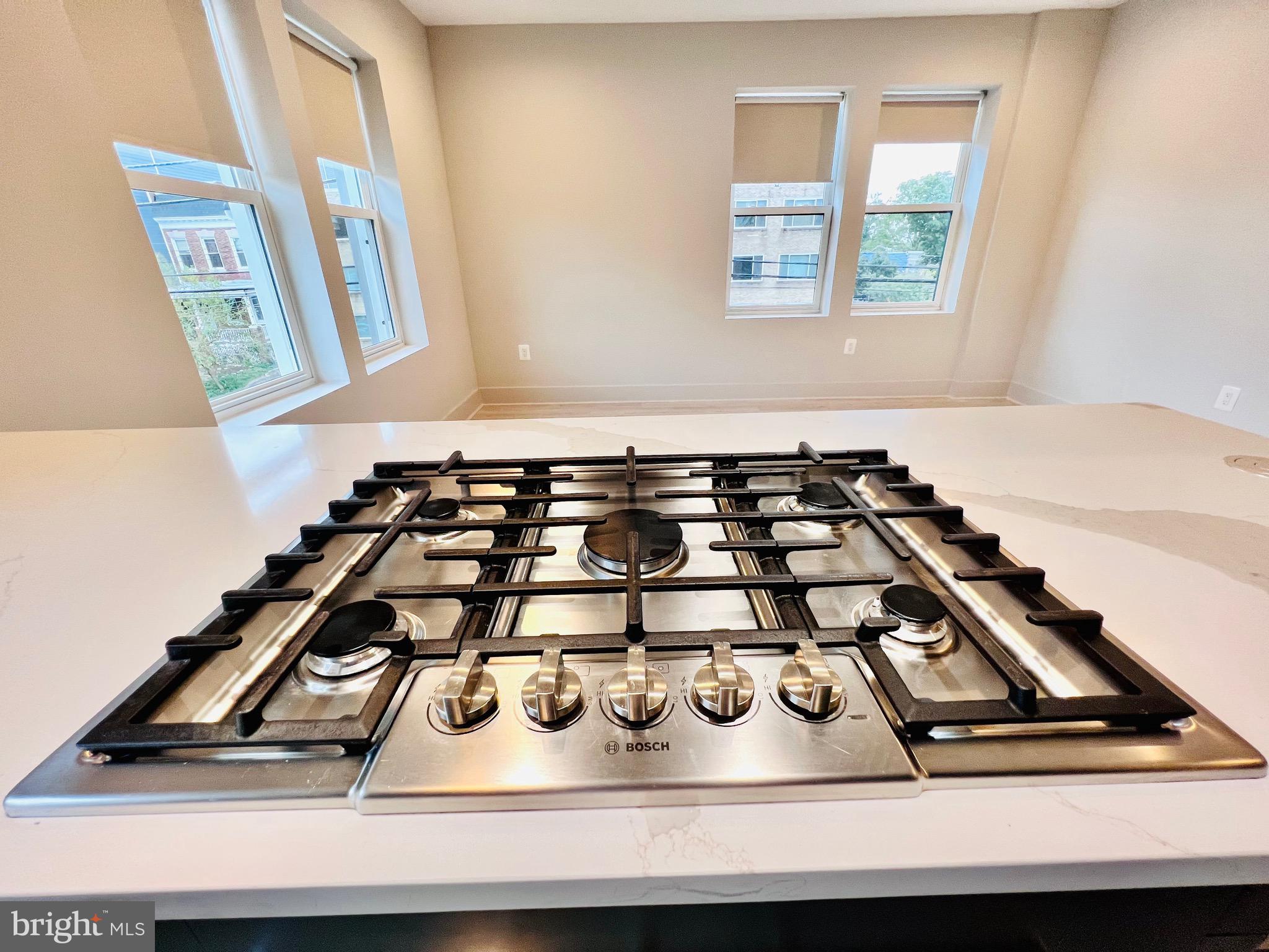 839 Kennedy St NW #208