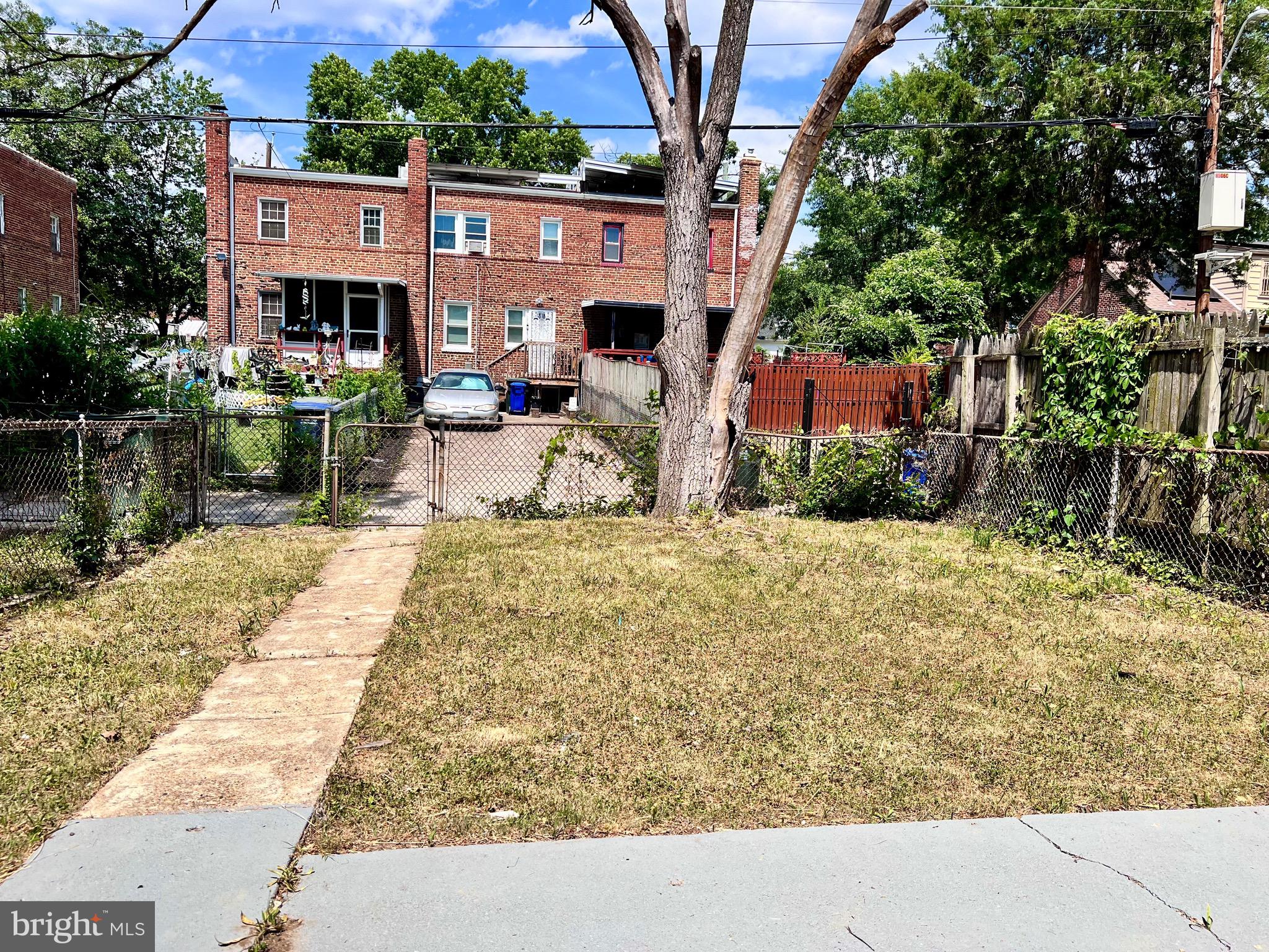 438 Orange St SE