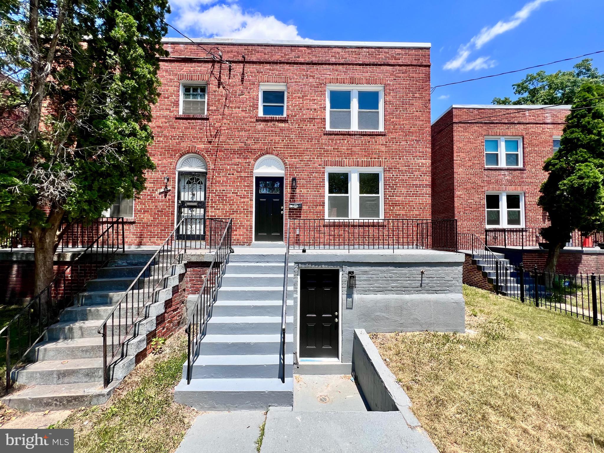 438 Orange St SE