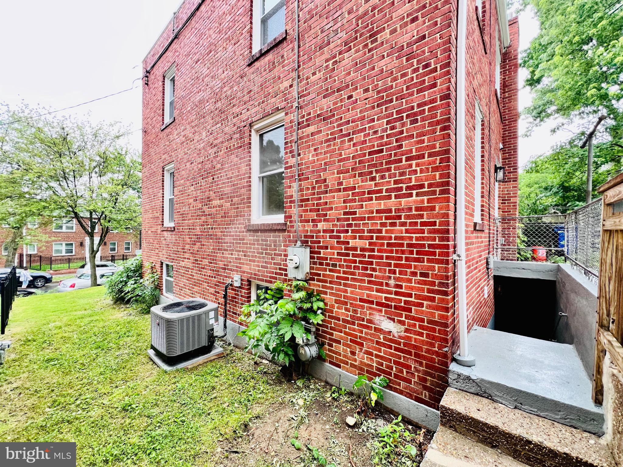 438 Orange St SE