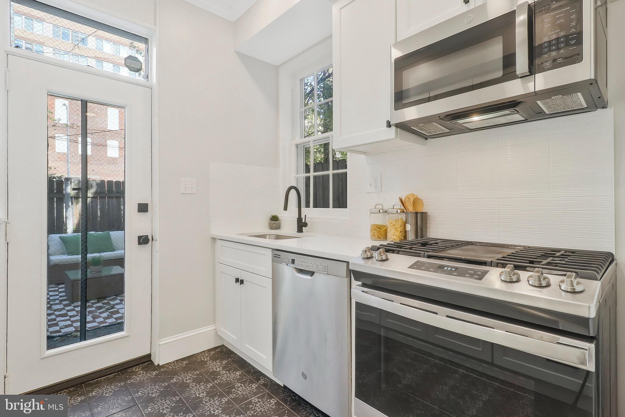 2423 I St NW