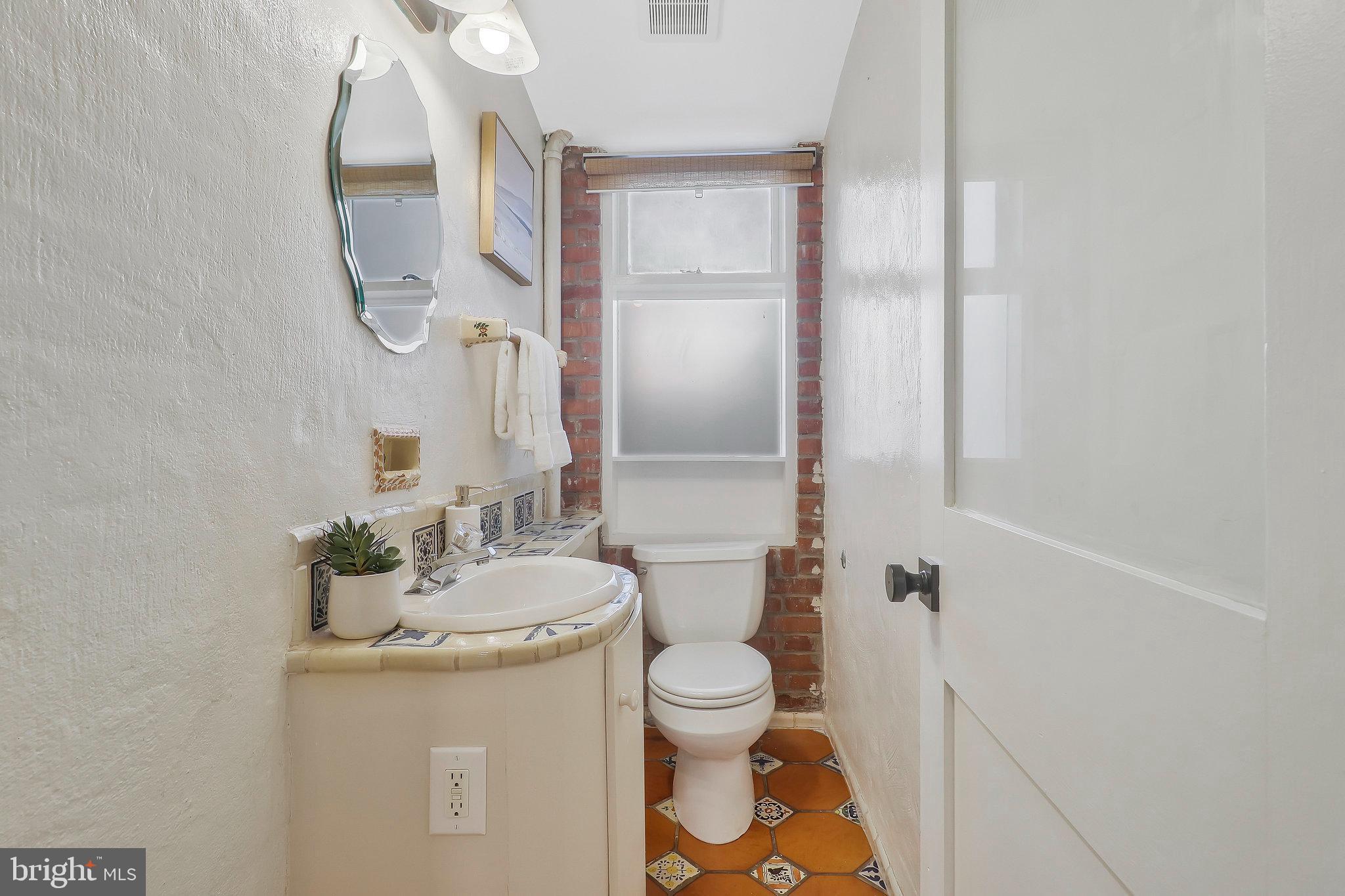 2423 I St NW