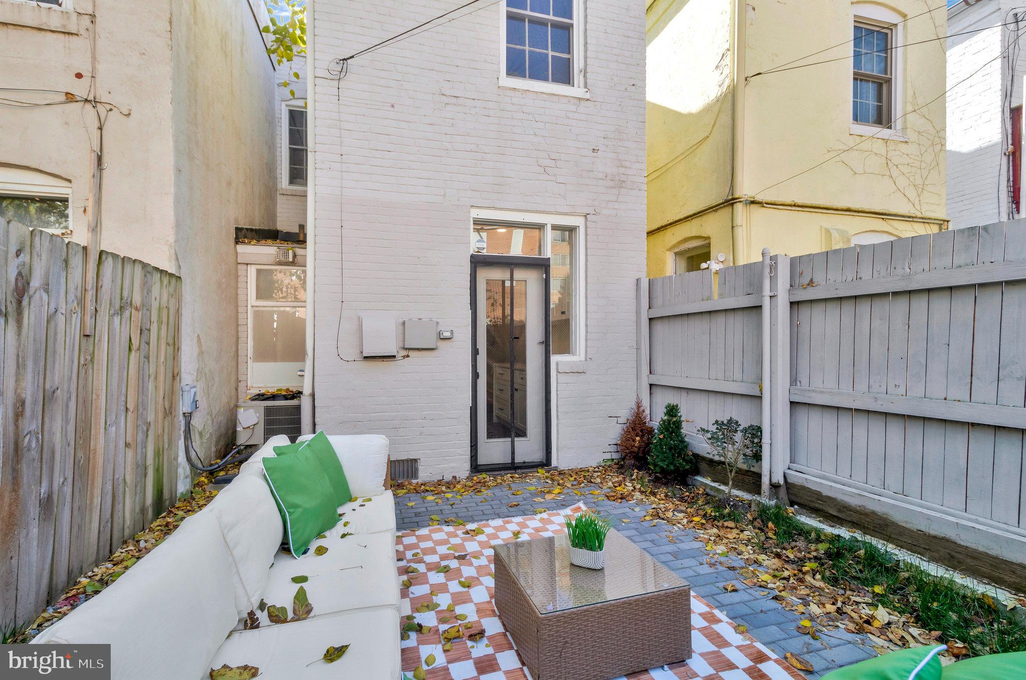 2423 I St NW