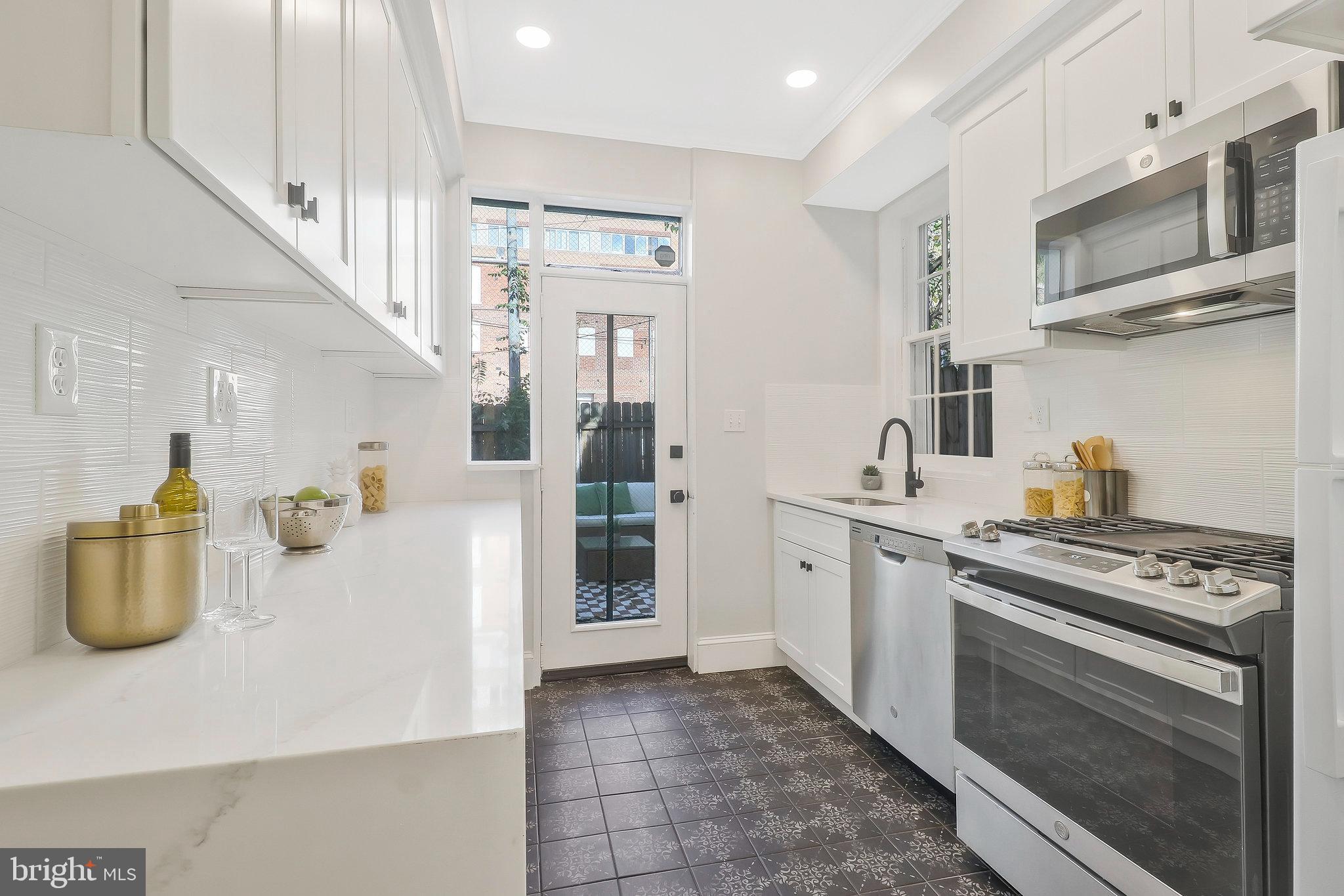 2423 I St NW