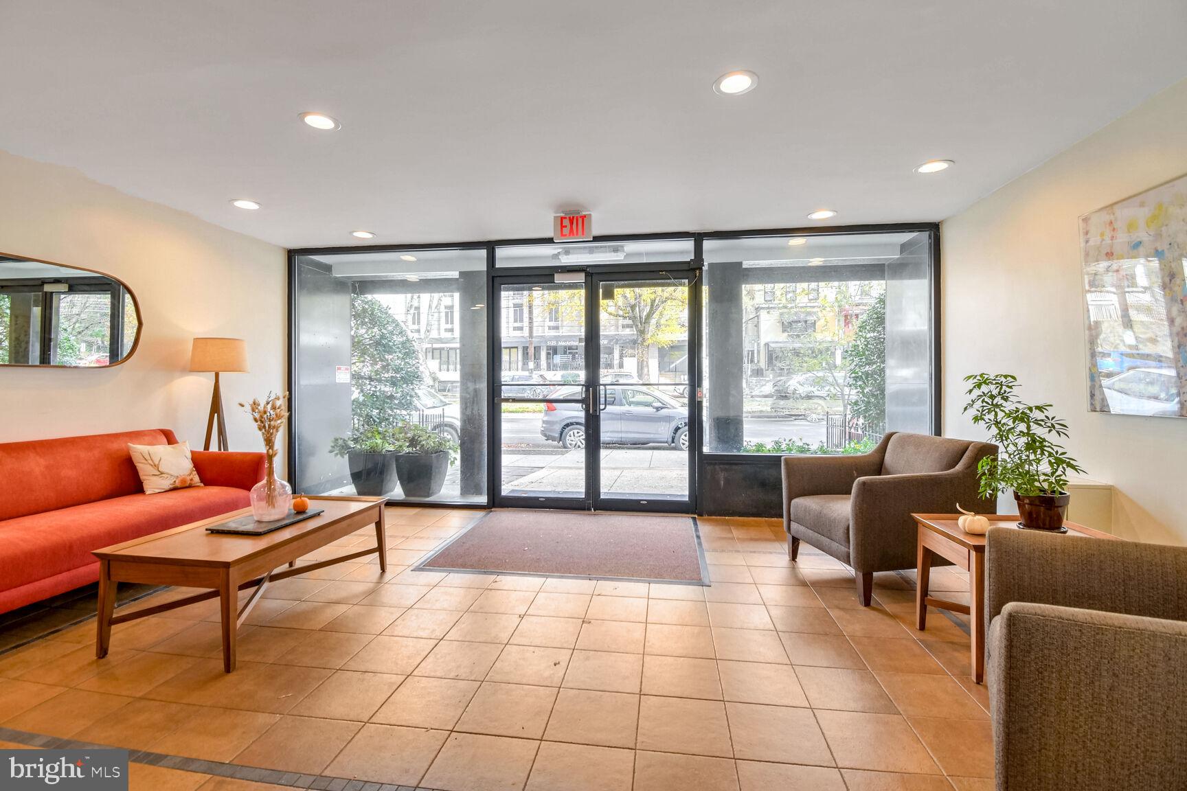 5112 MacArthur Blvd NW #106