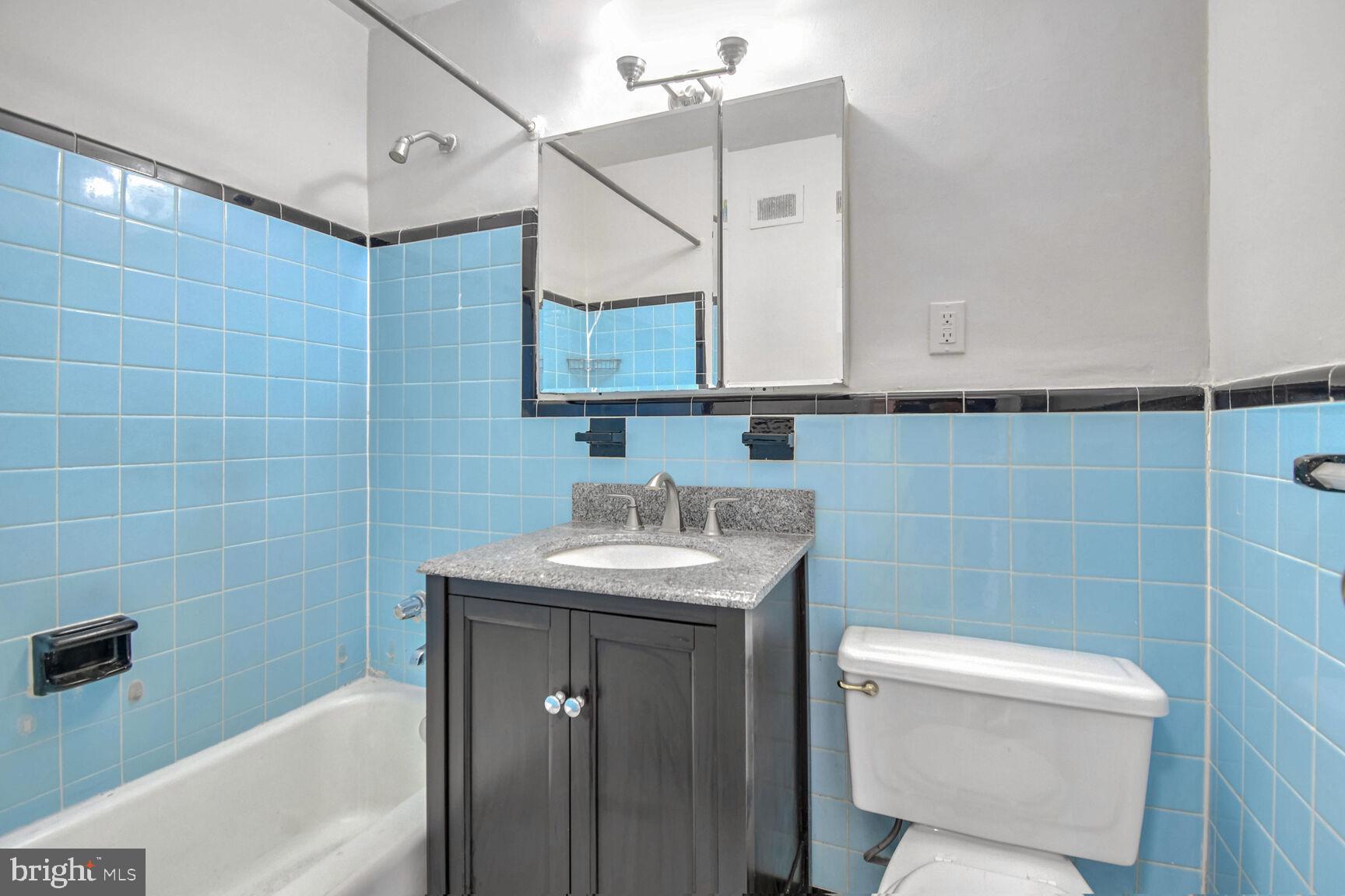 5112 MacArthur Blvd NW #106