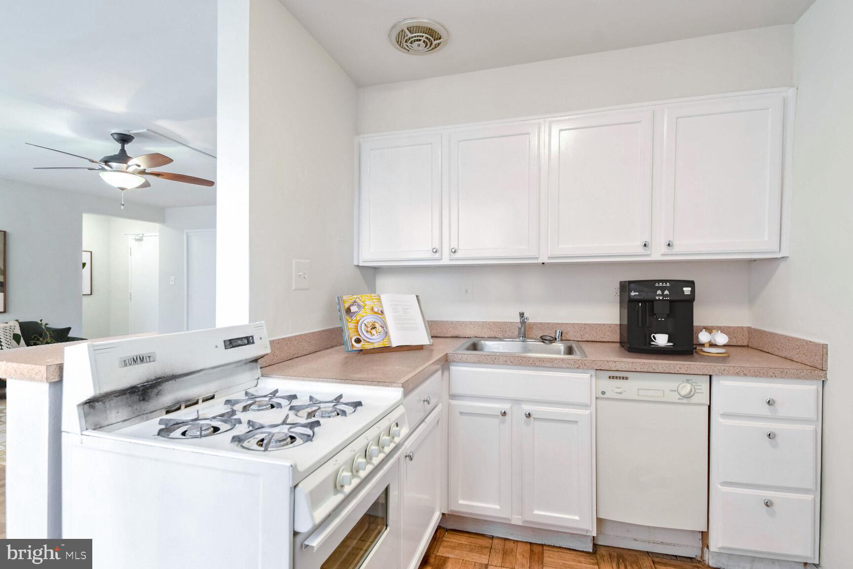 5112 MacArthur Blvd NW #106