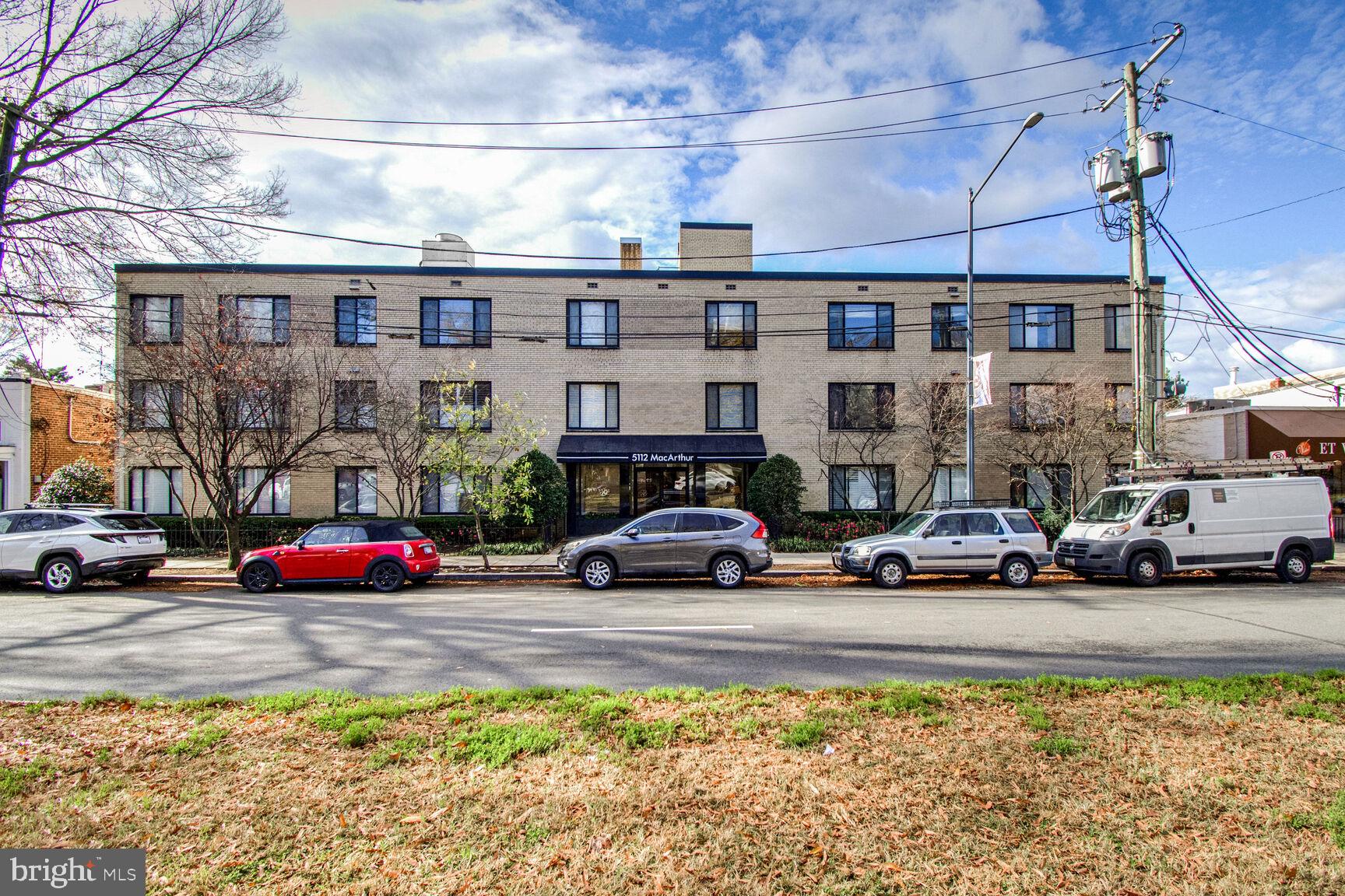 5112 MacArthur Blvd NW #106