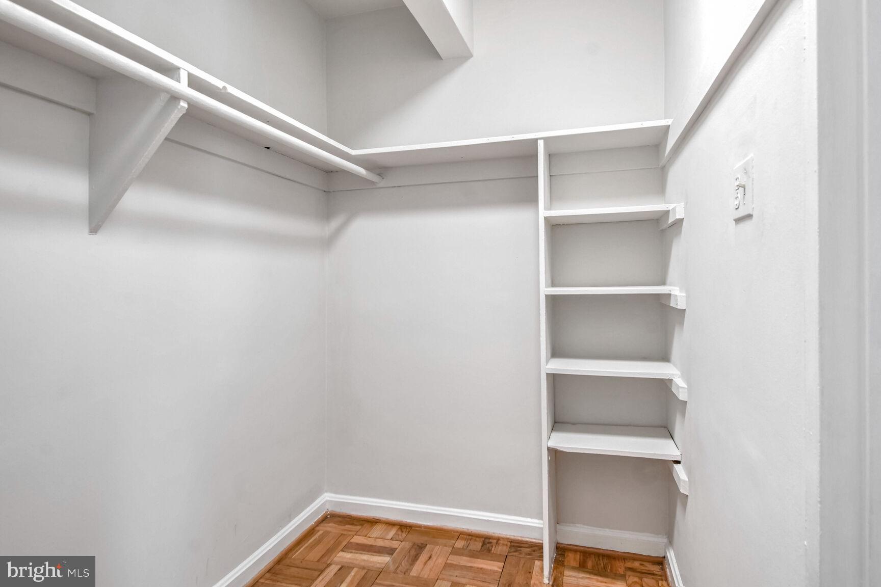 5112 MacArthur Blvd NW #106