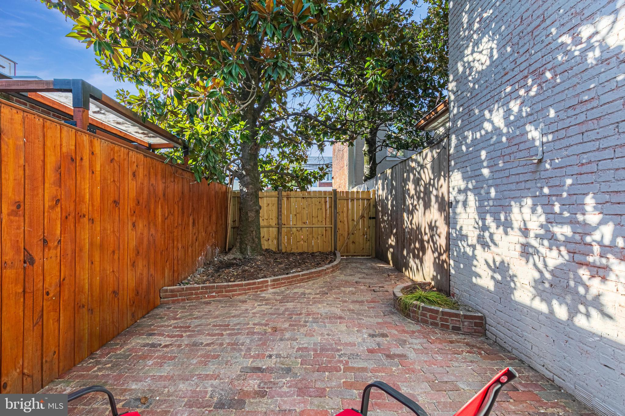 211 3rd St SE