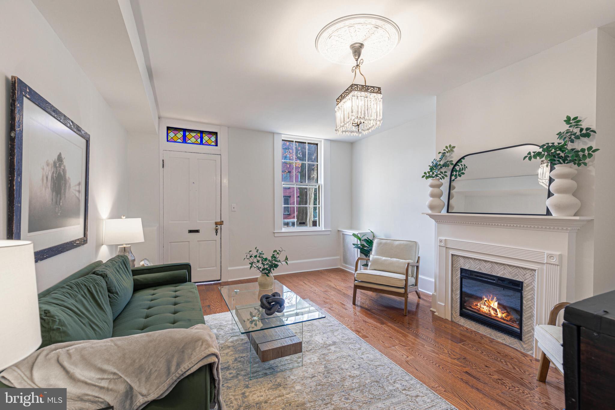 211 3rd St SE