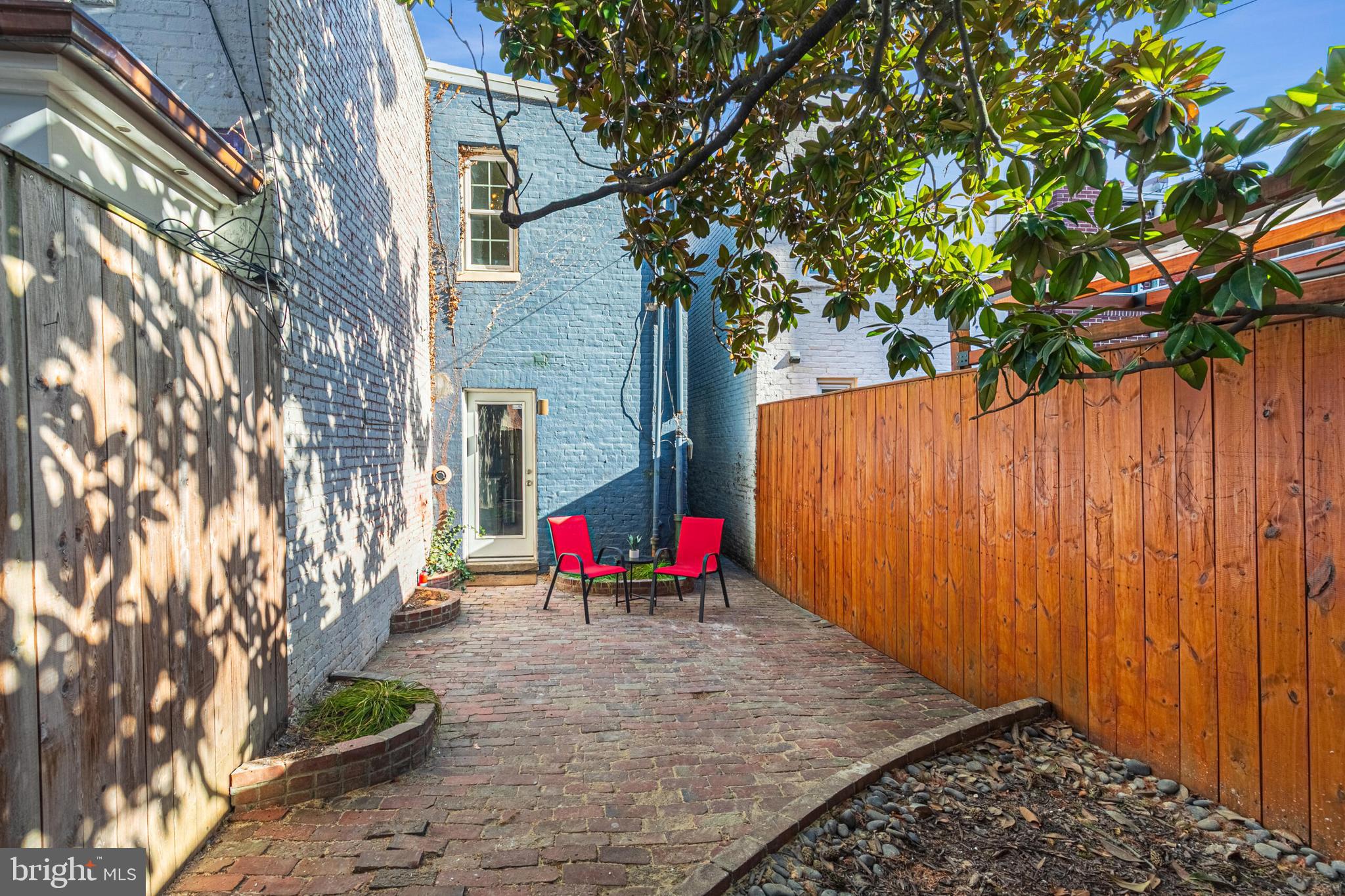 211 3rd St SE