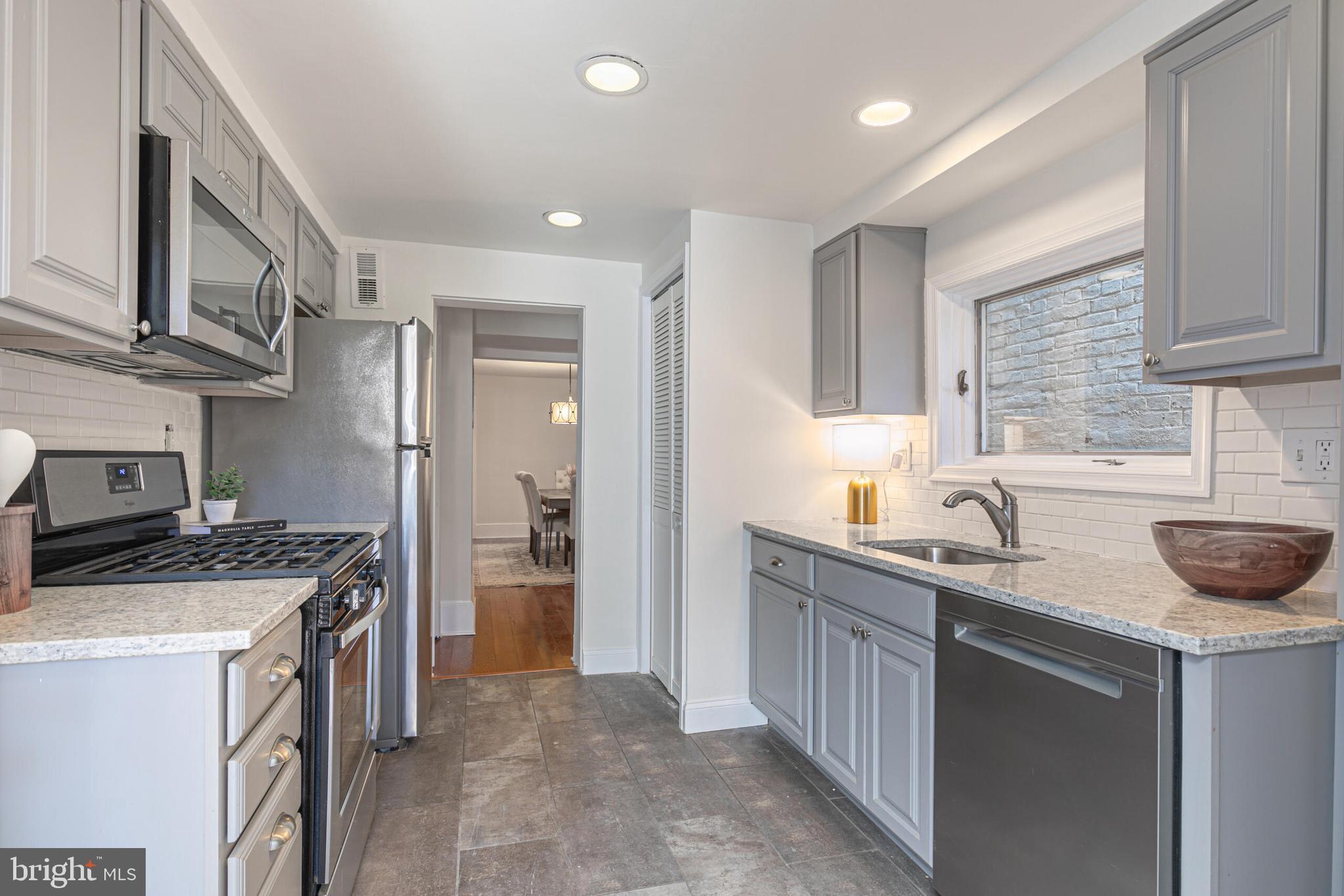 211 3rd St SE