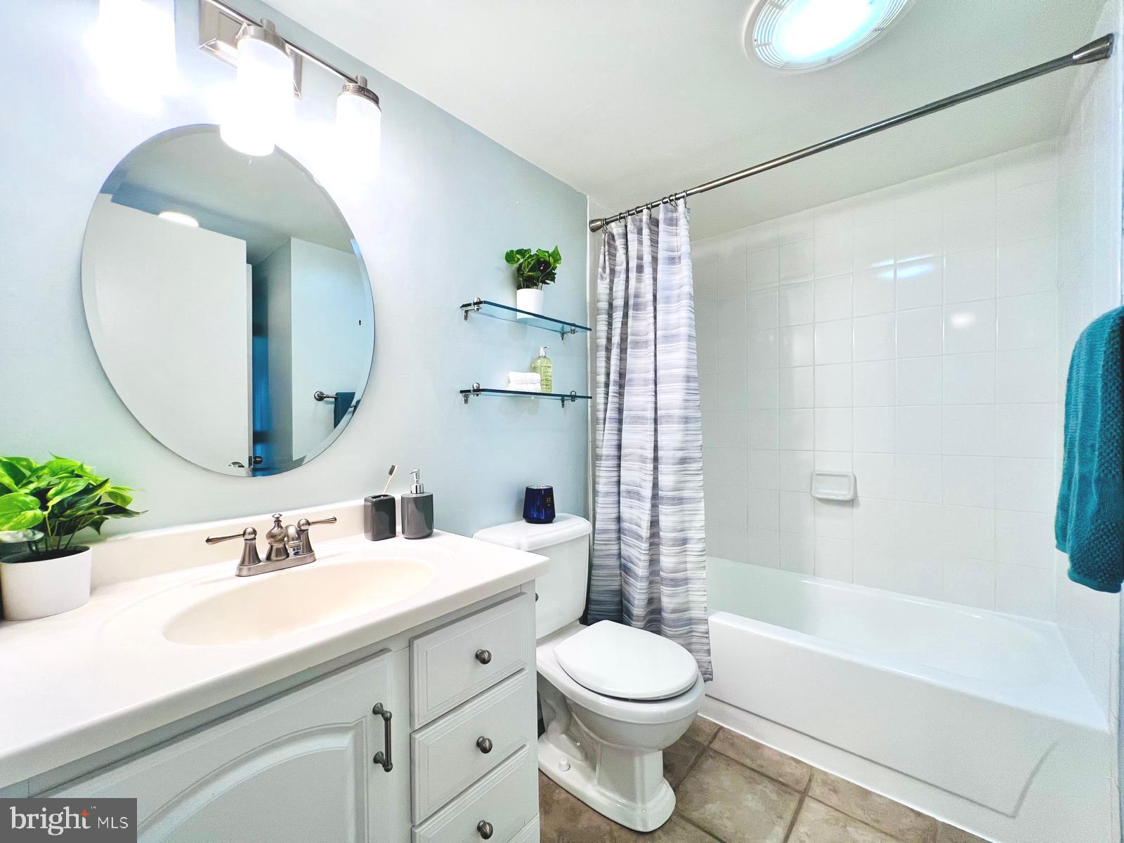 2111 WISCONSIN AVE NW #110