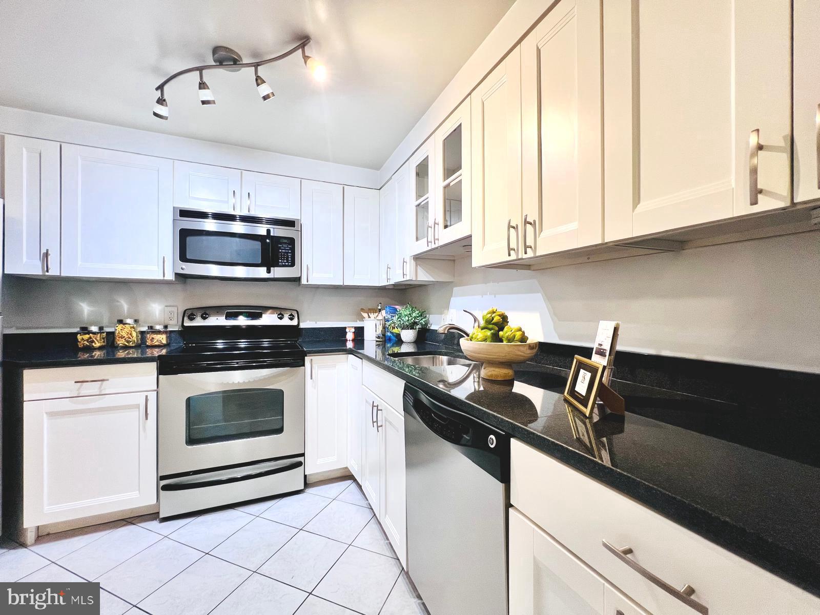 2111 WISCONSIN AVE NW #110