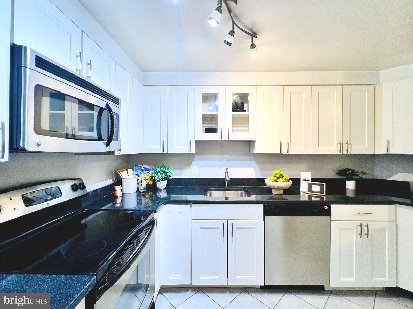 2111 WISCONSIN AVE NW #110