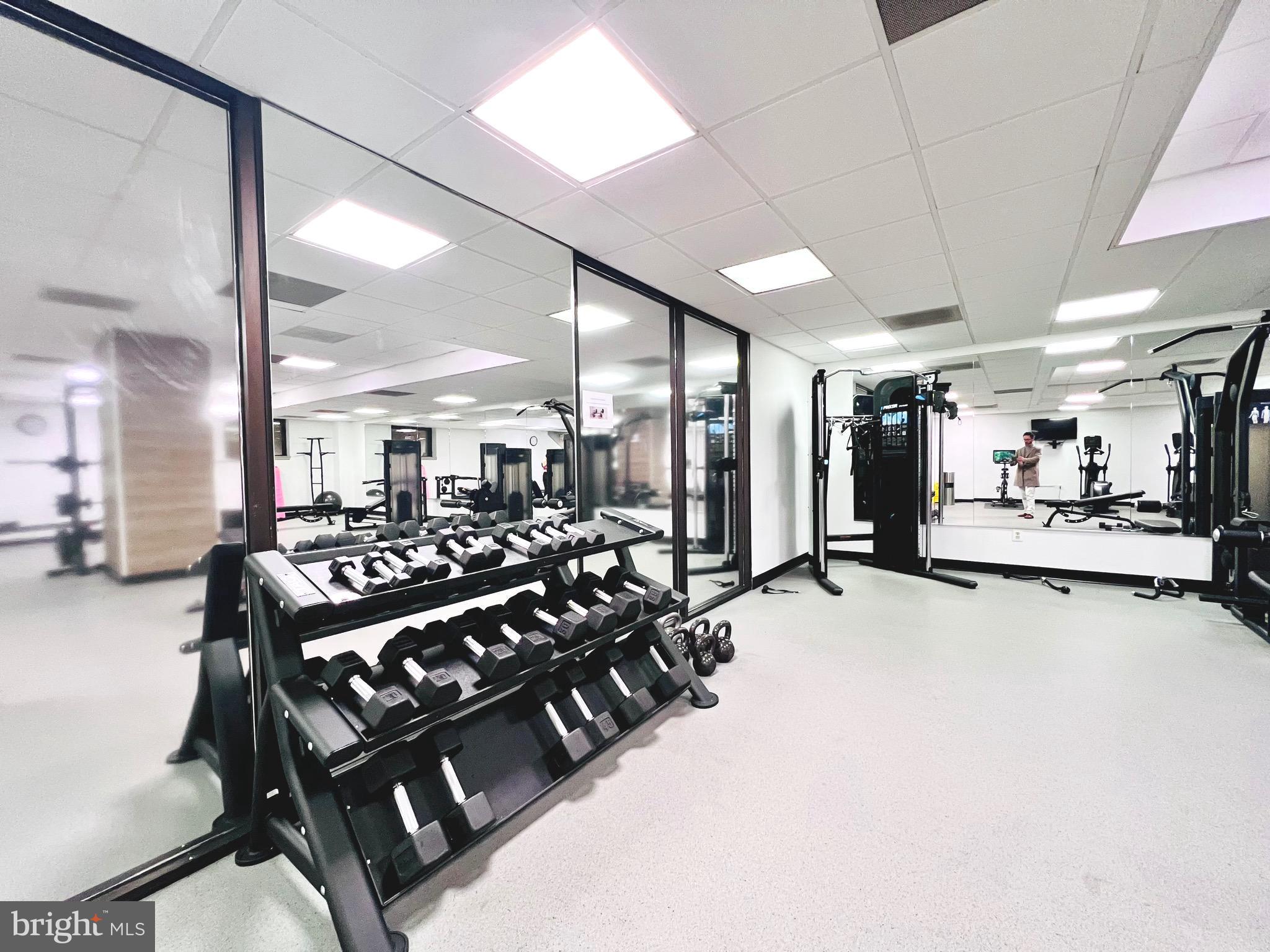 2111 WISCONSIN AVE NW #110