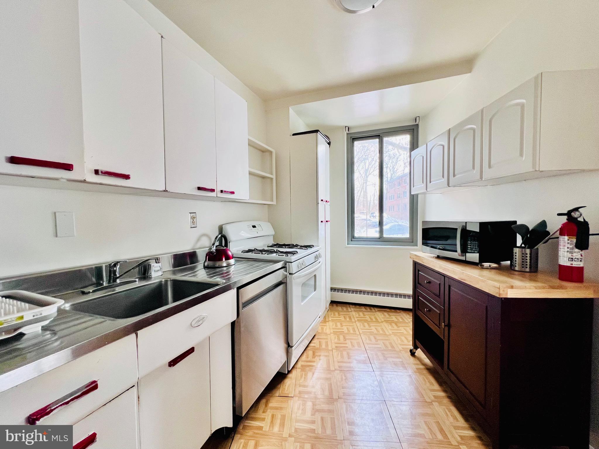 4200 CATHEDRAL AVENUE NW 114