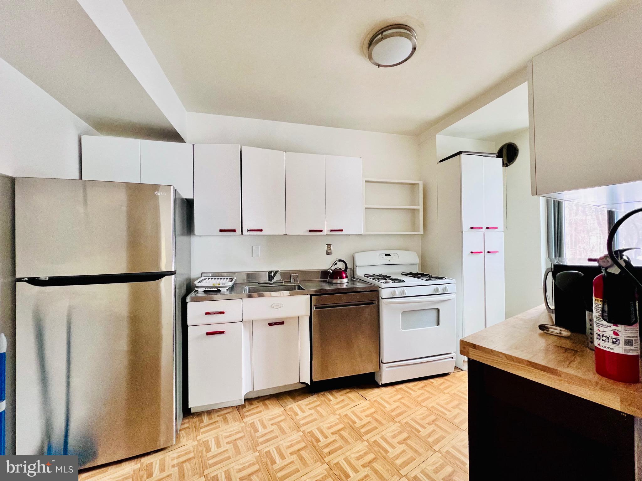 4200 CATHEDRAL AVENUE NW 114