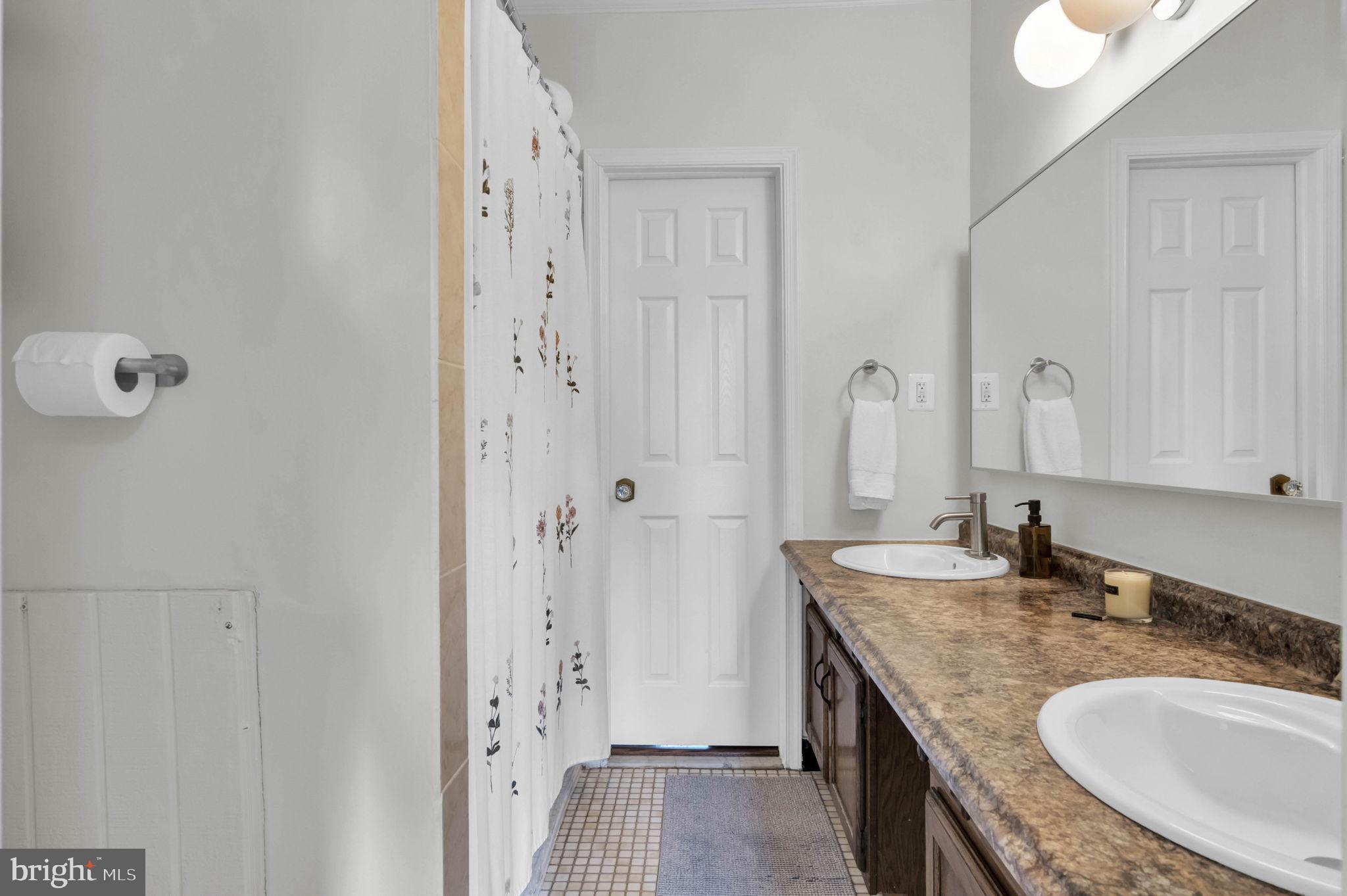 1526 GALES STREET NE