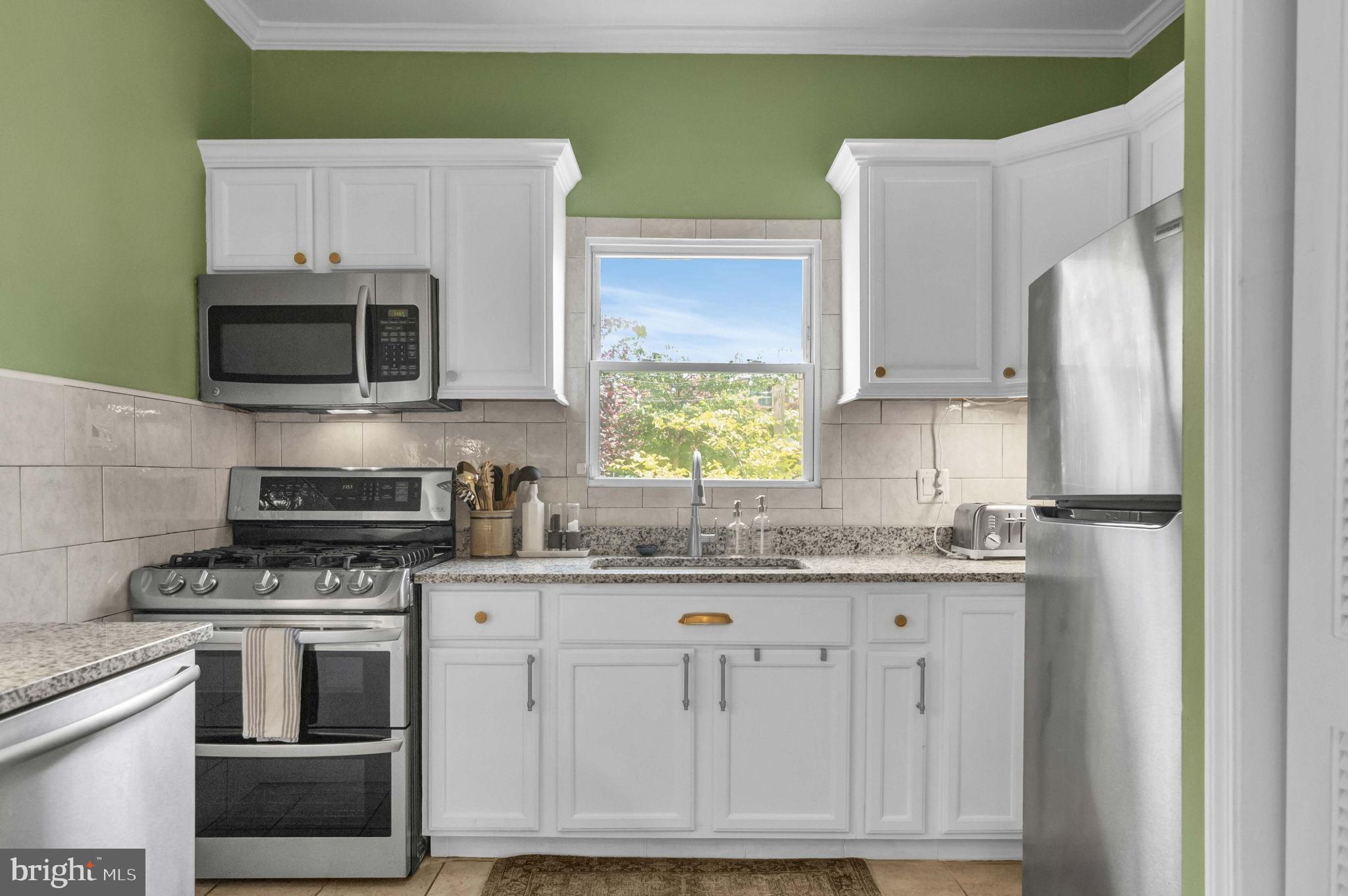 1526 GALES STREET NE