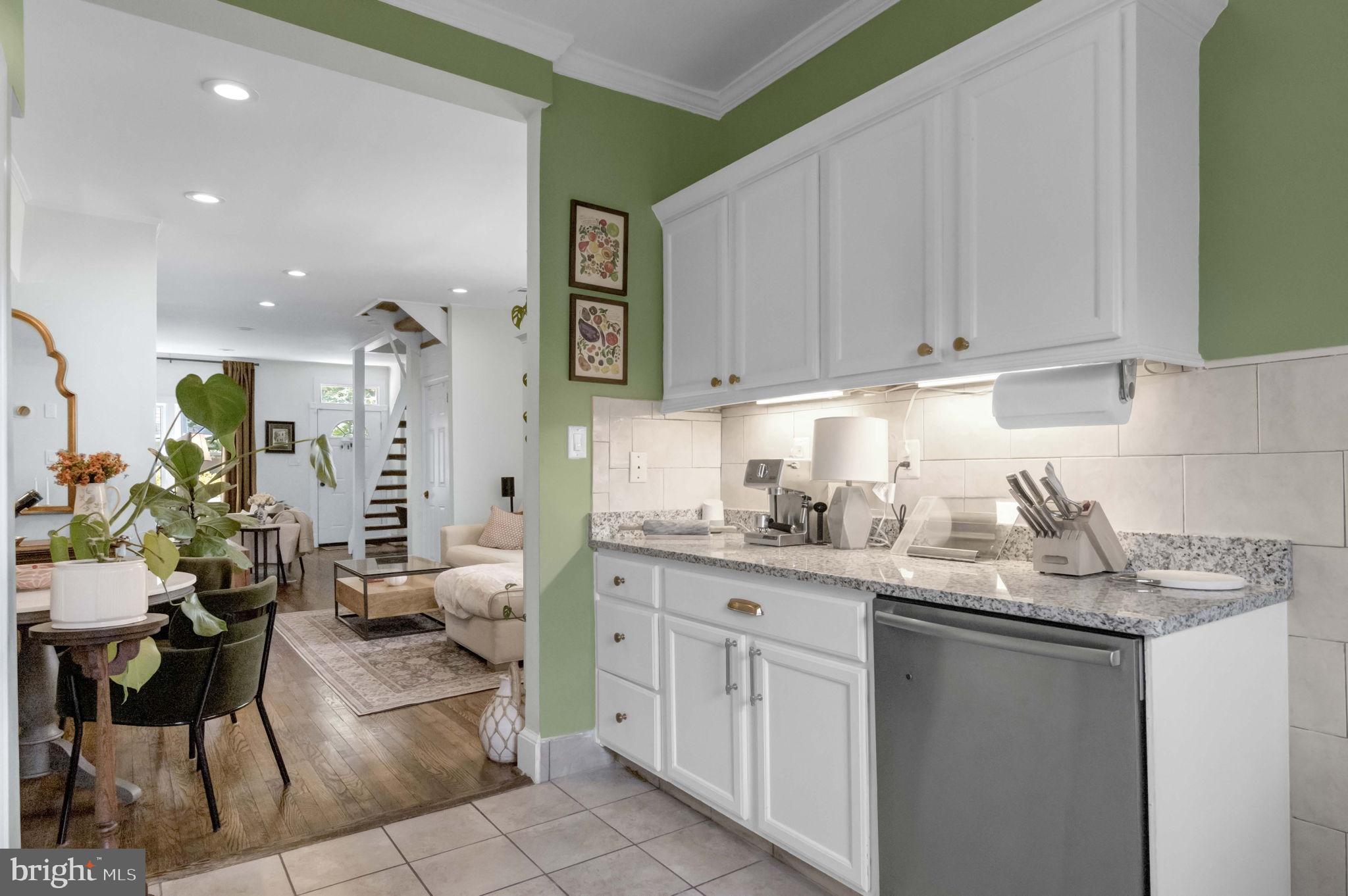 1526 GALES STREET NE