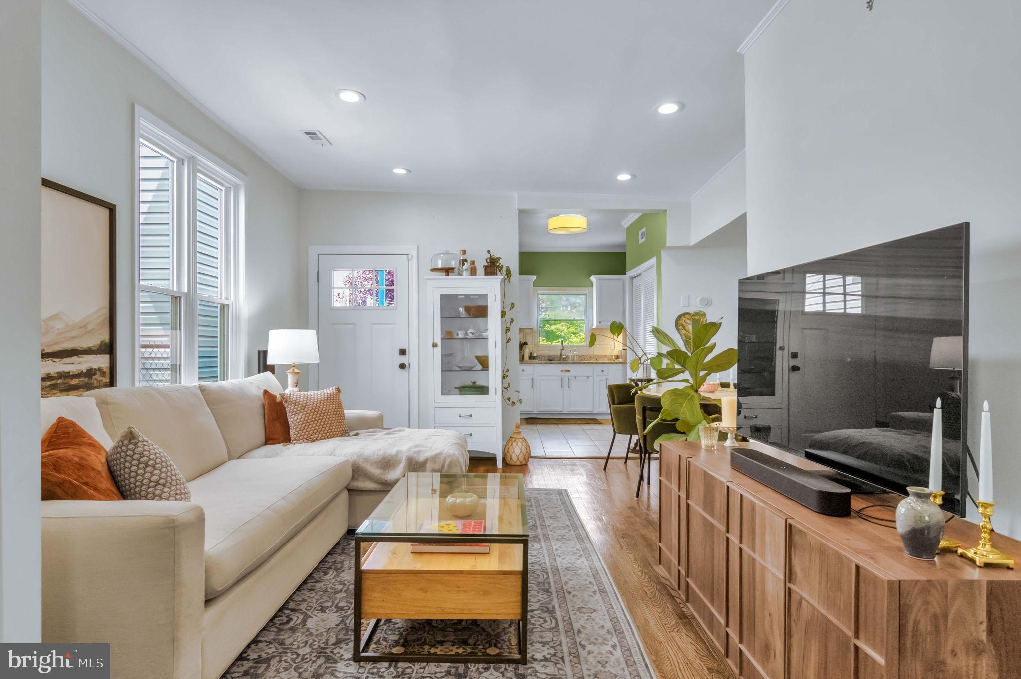 1526 GALES STREET NE